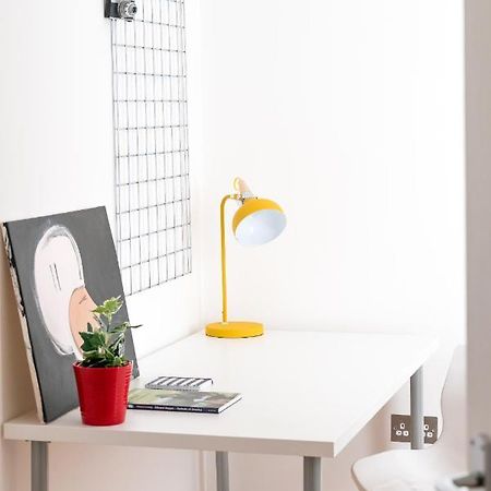 Luxuriously Flat In Streatham Apartment ลอนดอน ภายนอก รูปภาพ