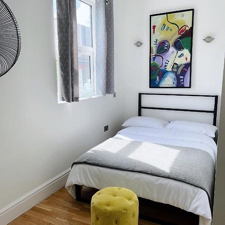 Luxuriously Flat In Streatham Apartment ลอนดอน ภายนอก รูปภาพ